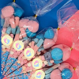 Sweet cones for neutral baby showers with a variety of blue and pink sweets. With a sticker on the front of each cone